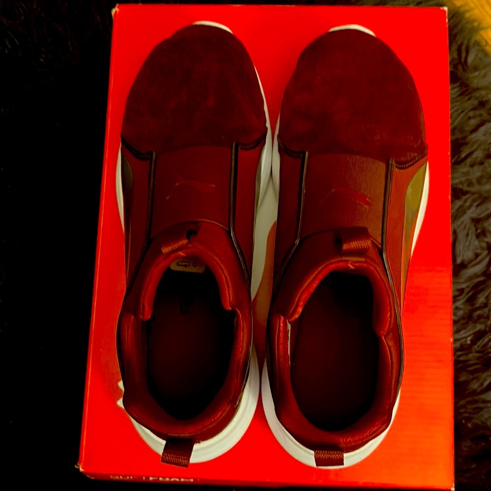 Maroon Puma Sneaker